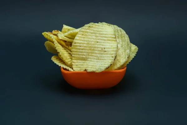 Salted Potato Wafers Small Saffron Square Bowl Table Heap Wafers — 스톡 사진