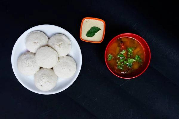 Idly White Teller Sambar Red Bowl Mit Kokosnuss Chutney Bowl — Stockfoto