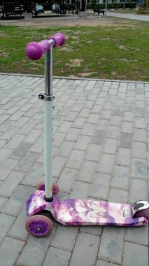 Çocukluk, sokakta çocuk scooter 'ı