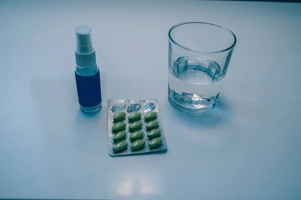 Desinfektionsmittel Gel Tabletten Und Glas Wasser — Stockfoto