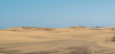Gran Canaria adasındaki kırmızı kum tepeleri.