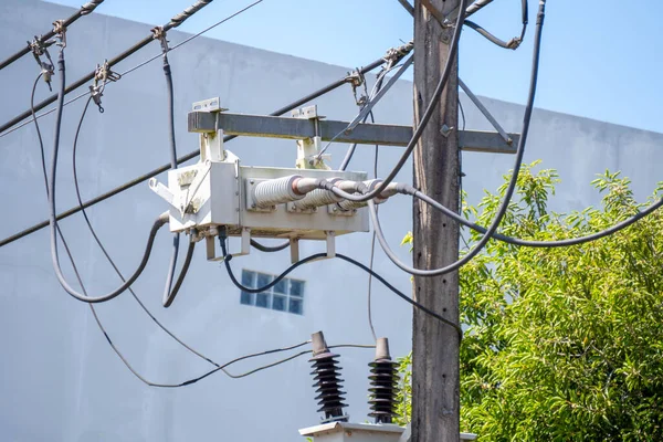 Elektrik teçhizatı, fitil, elektrik devrelerinin aşırı akım korumasını sağlayan bir elektrik güvenlik cihazıdır.