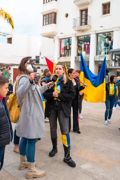 Estepona Andaluzia Espanha Março 2022 Manifestantes Reúnem Apoio Ucrânia Contra — Fotografia de Stock