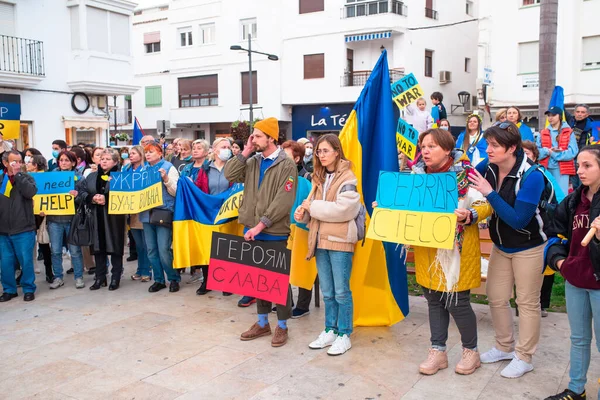 Эстегона Андалусия Испания Март 2022 Протестующие Выступают Поддержку Украины Против — стоковое фото