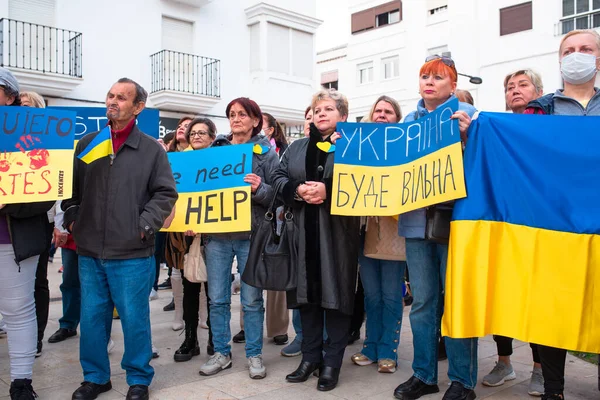 Estepona Andalusië Spanje Maart 2022 Demonstranten Protesteren Tegen Russische Agressie Stockfoto