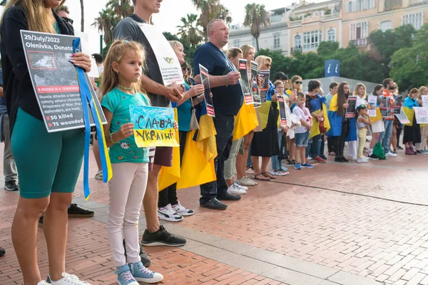 Малага Андалусия Испания Октября 2022 Года Линия Протестующих Девушкой Держащей — стоковое фото