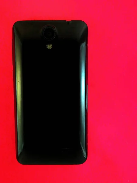 Achterkant Van Smartphone Zwart Met Het Midden Een Cirkelcamera Daaronder — Stockfoto