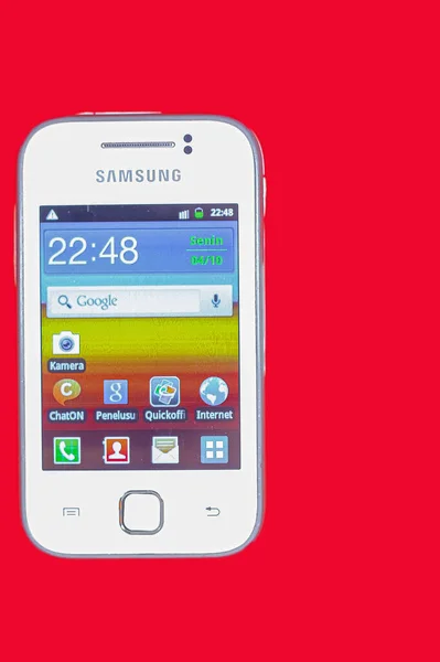 Blanc Samsung Galaxie Jeune Smartphone S5360 Devant Avec Affichage Menu — Photo