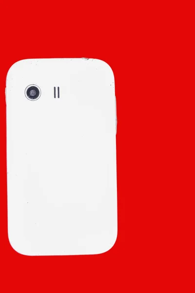Witte Smartphone Rugdekking Een Geïsoleerde Rode Achtergrond Een Ronde Camera — Stockfoto