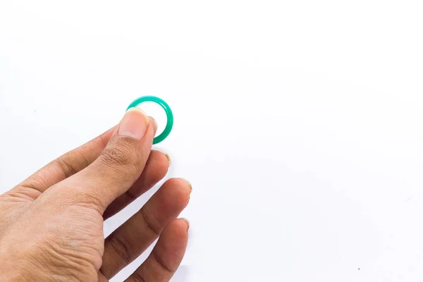 Jade Ring Handen Isolerad Vit Bakgrund Ges Till Partner — Stockfoto
