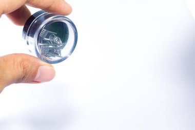 İzole edilmiş beyaz arka planı olan dairesel bir yerde buhar için bir bobin teli koleksiyonu..