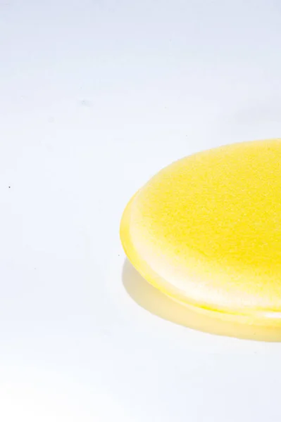 Žlutá Mycí Houba Izolovaném Bílém Pozadí — Stock fotografie