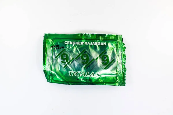 Kryddnejlika Hackad 999 Grön Färg Isolerad Vit Bakgrund Paket Med — Stockfoto