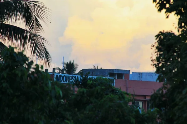 Het Gebouw Dat Indonesië Leest Schaduwrijke Boombladeren Inlijsten Zuid Kalimantan — Stockfoto