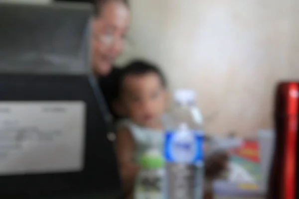 Sevgililer Günü 'nde anneye sarılan çocuğun soyut özgeçmişi çözüldü.