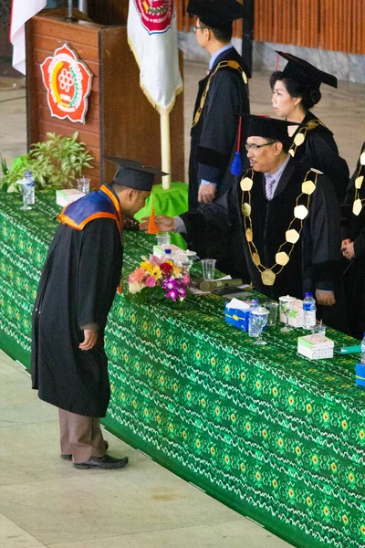 Kihirdették Érettségit Színpadon Érettségi Ceremónia Ázsiában Dél Kalimantan Indonézia 2014 — Stock Fotó