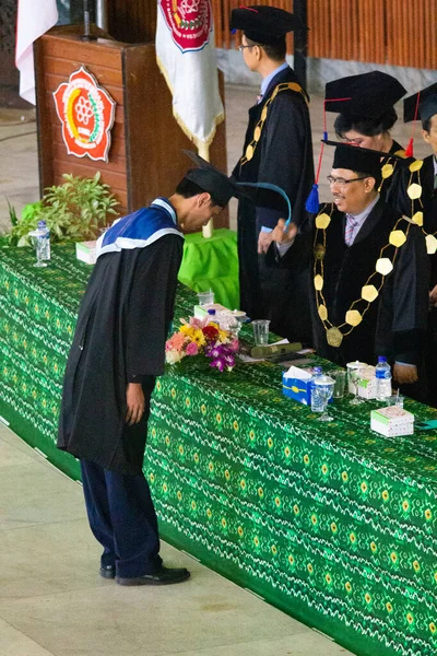 Diplomaosztó Iránti Végső Tisztelet Érettségi Ceremónia Ázsiában Dél Kalimantan Indonézia — Stock Fotó