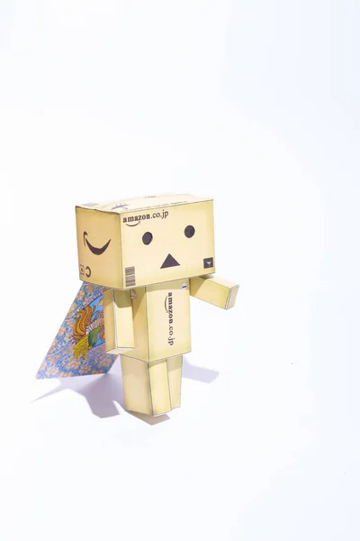 Danbo Sbatte Ali Uno Sfondo Bianco Isolato Bambola Robot Copiare — Foto Stock