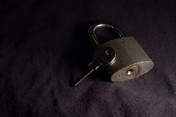 자물쇠와 열쇠는 배경에서 수없다 그리고 직업에 수있는 공간을 복사하 칼리만탄 — 스톡 사진