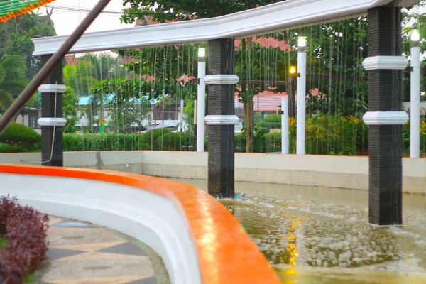 Exterior Piscina Jardín Con Estilo Moderno Taman Daun Kapuas Kalimantan —  Fotos de Stock