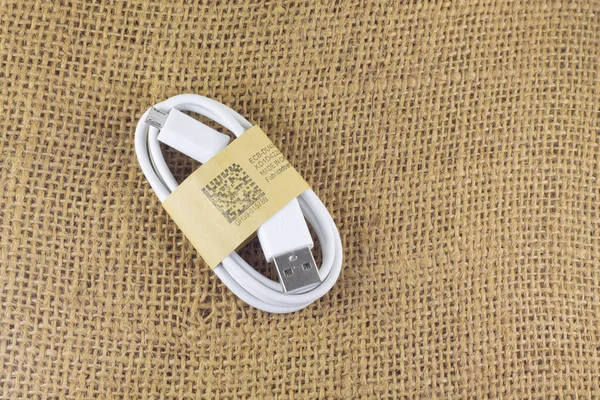 White Micro Usb Cable Isolated Burlap Background Aesthetic Photography Copy — Stok fotoğraf