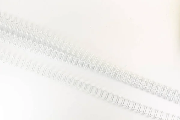 Beyaz Spiral Kablolar Izole Edilmiş Beyaz Arka Planda Köşeden Köşeye — Stok fotoğraf