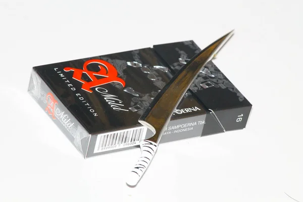 Small Knife Top Mild Sampoerna Black Packaging Isolated White Backgound — Fotografia de Stock