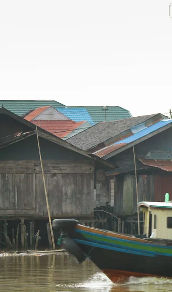 Prow Wooden Boat River Local People Houses River Copy Space — Zdjęcie stockowe