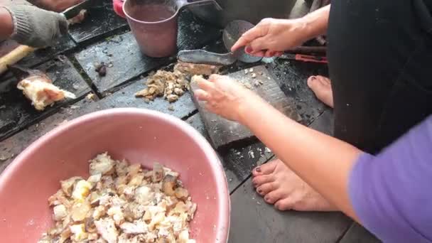 Cut Gravel Women Cutting Wooden Placemats Traditionally — Stockvideo