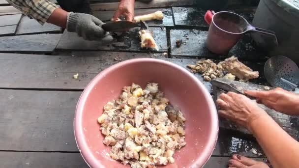 Small Pieces Gravel Process Steaming Gravel Compounding Process Worker Separating — Vídeo de Stock