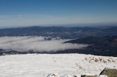 Dağlarda sonbahar sahne