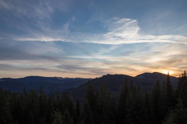 Dağlık bölgede sonbahar günü