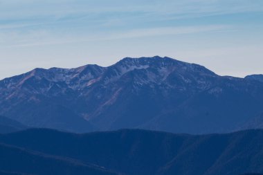 Dağlık bölgede sonbahar günü