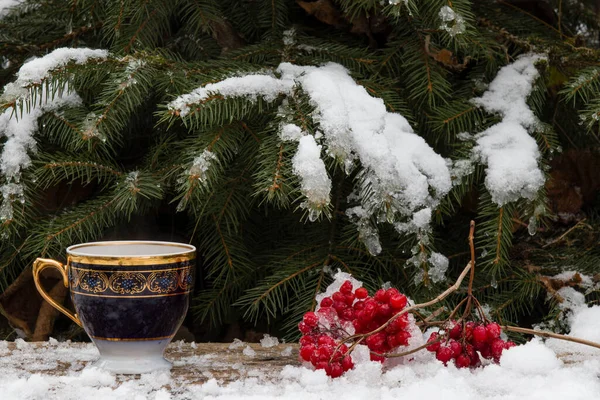 Чай Чашке Доске Снегу — стоковое фото