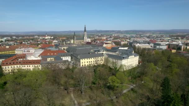 チェコ共和国オロモウツ県オロモウツ フラディスコ修道院の空中ビュー オロモウツ Czech Republic — ストック動画