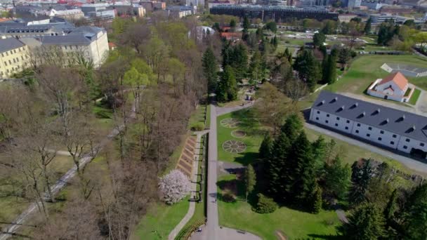 Bloeiende Botanische Tuin Stad Olomouc Een Zonnige Lentedag Langs Bezoekers — Stockvideo