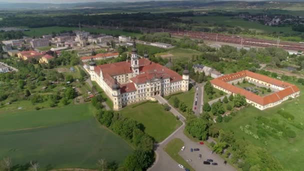 Szpital Wojskowy Kltern Hradisko Ołomuńcu Słoneczny Dzień Widok Drona — Wideo stockowe