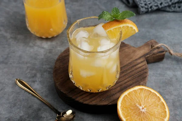 Orangensaft Glas Mit Minze Frisches Obst Auf Holzbrett Selektiver Fokus — Stockfoto