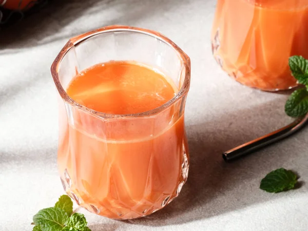 Ein Glas Frischen Karottensaft Sehr Gut Für Die Gesundheit Unscharfer — Stockfoto