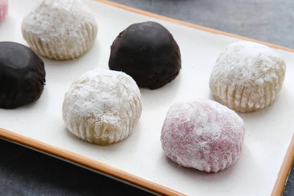 Mochi Dessert Auf Teller Serviert Aus Nächster Nähe Selektives Fokusbild — Stockfoto