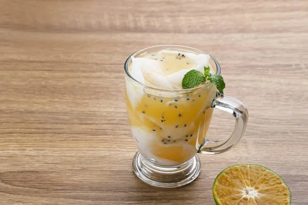 Kelapa Jeruk Ein Typisches Indonesisches Getränk Aus Frischen Orangen Die — Stockfoto