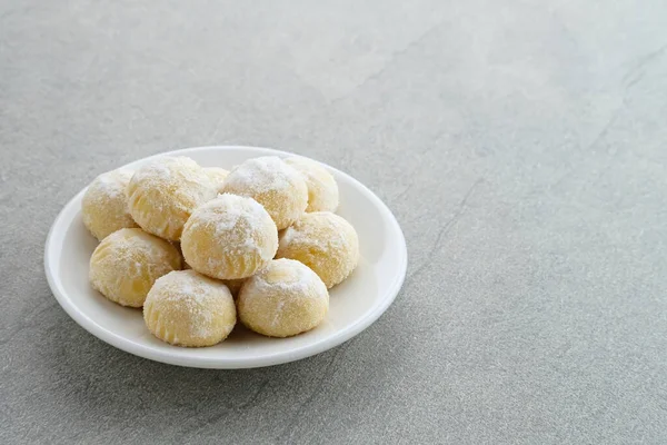 Kue Putri Salju Χιονάτη Cookies Ημισέληνο Σχήμα Παρασκευάζεται Από Αλεύρι — Φωτογραφία Αρχείου