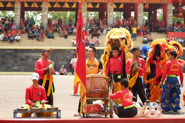 Dragon Lion Dance Show Barongsai Festival Ano Novo Chinês Templo — Fotografia de Stock