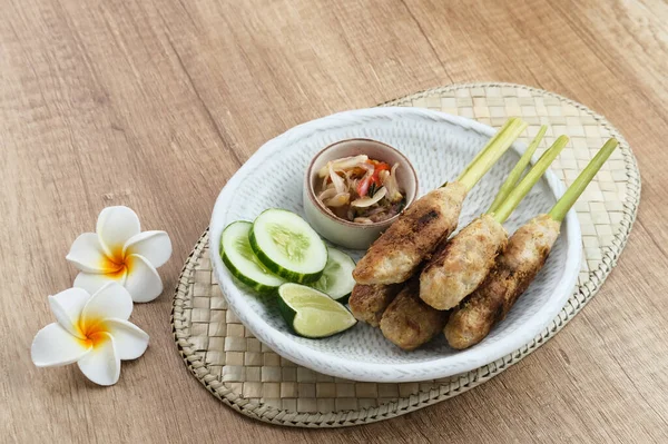Sate Lilit Sate Ayam Cincang Tradisional Bali Dengan Rumput Limun — Stok Foto