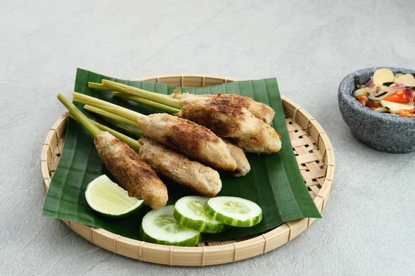 Sate Lilit Sate Ayam Cincang Tradisional Bali Dengan Rumput Limun — Stok Foto