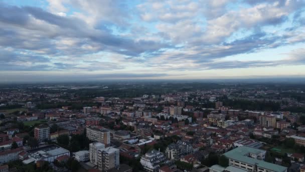 空中ドローン 都市の夜明けの光と風景 — ストック動画