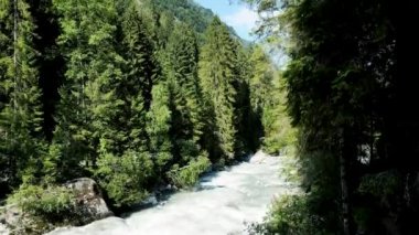  Hava Aracı - Torrent ile Dolomitlerde Alp manzarası