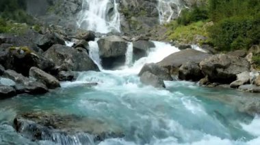 Şelaleli Alp Manzarası - 5K