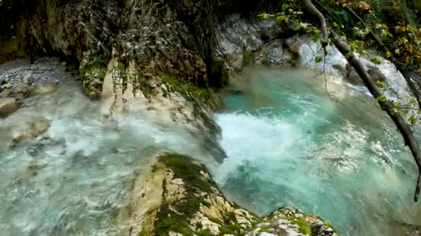Kristal Berrak Suyla Dolomitlerdeki Manzara — Stok video