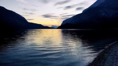 Hava Aracı - Molveno Gölü üzerindeki Sunset Manzarası